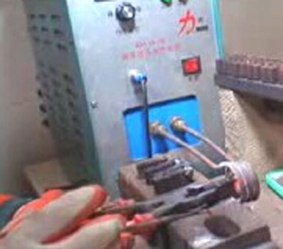 阿塞拜疆客户采用16kw高频焊接设备焊接硬质合金刀头