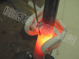 使用高频焊接机对管子进行焊接