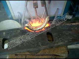 利用高频焊机对长刀进行焊接