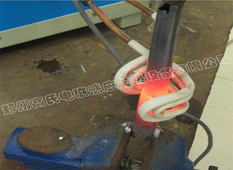 利用高频感应焊接设备对长刀进行焊接热处理